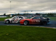 Cheb di traverso e a tutto gas: il primo grande drift dell'anno ha offerto pioggia, emozioni e la Su