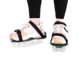 Aeratore per prato da calzare sulle scarpe GRASS AIR