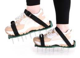 Aeratore per prato da calzare sulle scarpe GRASS AIR