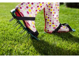 Aeratore per prato da calzare sulle scarpe GRASS AIR